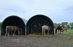 Læskur, 4 x 4 x 3,15 m, med åbne sider