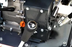Motorbør med larvebånd og hydraulisk tip