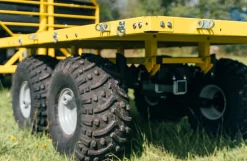 Skovtrailer med lave sider og el-spil